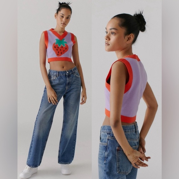 URBAN OUTFITTERS RANDI STRAWBERRY SWEATER VEST. Sz. M. QUIRKY, STYLISH, TRENDY - Picture 1 of 9